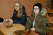 Podliczanie zebranych pieniędzy podczas 24 Finału WOŚP w Szkole Podstawowej nr 13 w…