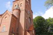 Kościół pw. św. Michała Archanioła w Siemianowicach Śląskich; przed kościołem karawan pogrzebowy