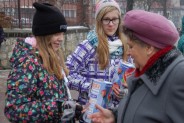 Uczniowie i absolwenci Szkoły Podstawowej nr 13 zbierają datki podczas 24 Finału WOŚP