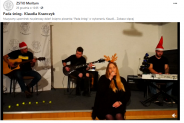 Klaudia Krawczyk z zespołem wykonuje Piosenkę Świąteczną.
