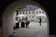 Widok na dziedziniec Pałacu od strony bramy wejściowej