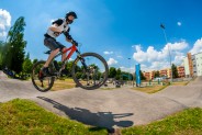 Uczestnicy zawodów na Pumptracku