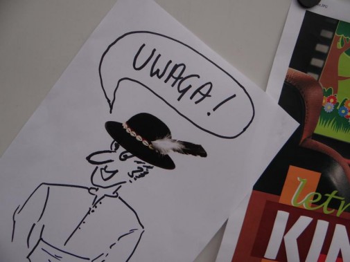 Plakat z góralem na tablicy ogłoszeń