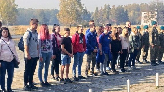 Uczestnicy gry terenowej z siemianowickiego Hufca