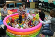 Grupa zabawowa w bibliotece