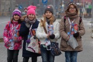 Uczniowie i absolwenci Szkoły Podstawowej nr 13 zbierają datki podczas 24 Finału WOŚP