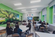 Uczniowie SP nr 5 w klasopracowni Zielona Piąteczka.