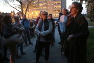 Grupa zwiedzających na Placu Skrzeka i Wójcika
