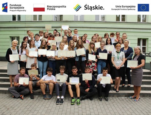 Wspólne zdjęcie uczestników i opiekunów projektu