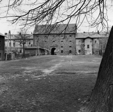 Stare czarno-białe zdjęcie budynku Muzeum Miejskiego w Siemianowicach