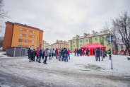 Pokaz siemianowickich strażaków przyciągnął pierwszych sześćdziesięciu wolontariuszy, uczniów…