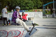 Młodzież na skateparku