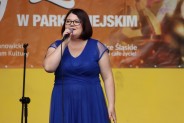 Solistka w szafirowej sukience