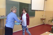 Wręczanie nagrody dla Igi Starnawskiej za I miejsce