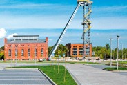 Park Tradycji - widok od strony parkingu