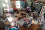 Paczki zgromadzone w siemianowickim MOPS-ie z przeznaczeniem dla seniorów.