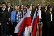 Młodzież za flagami
