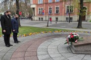Przewodniczący RM i sekretarz miasta stojący w milczeniu