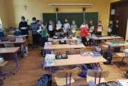 Grupa uczestników konkursu podczas wręczania dyplomów