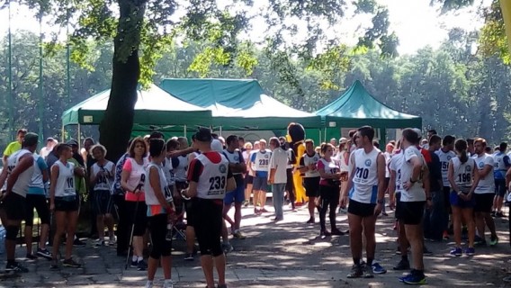 Uczestnicy jubileuszowego biegu