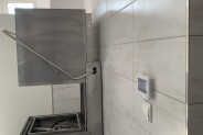 Węzeł sanitarny w pracowni cukierniczej
