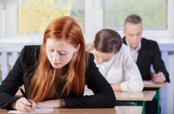 Przed jednym z ważniejszych egzaminów w swoim życiu stanęli dzisiaj siemianowiccy uczniowie szkół…