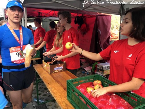 Wolontariusze z ZSS od lat sa na mecie maratonu
