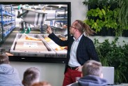 Wykład Łukasza Lamży na temat najnowszych technologii, testów i badań robotów humanoidalnych