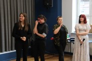 Uczestnicy Erasmus+ omawiają prezentację