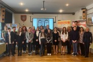 Laureaci wraz z opiekunami oraz organizatorzy IX Festiwalu Meritum Wizji