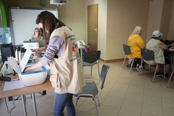 Punkt przyjmowania wniosków o dodatkowe wsparcie dla uchodźców z Ukrainy.